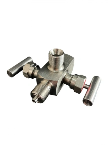 БКН2-84-12Х18Н10Т Блок клапанный 2-х вент. R1/2"(Н)/М20х1,5(В - накид.гайка)/М20х1,5(Н) УТ000018242